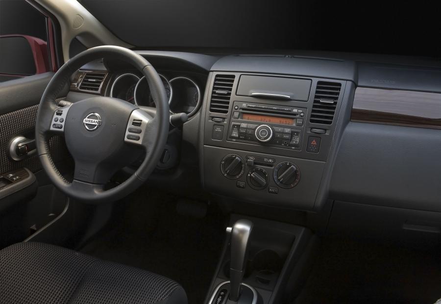  Nissan Versa 2010 года  (фото 7 из 35)